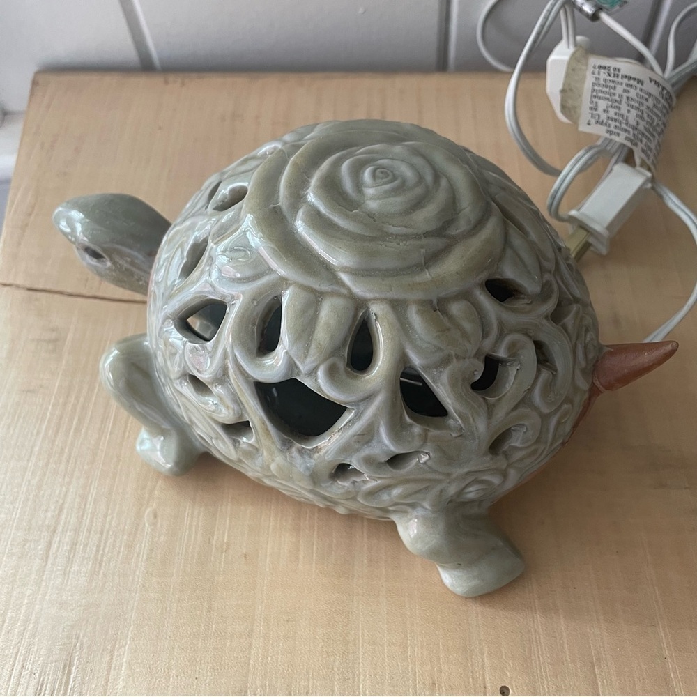 Beautiful Turtle Light 9” x 5” Ceramic Ocean Sea Beach Decor Lamp - Picture 6 of 11